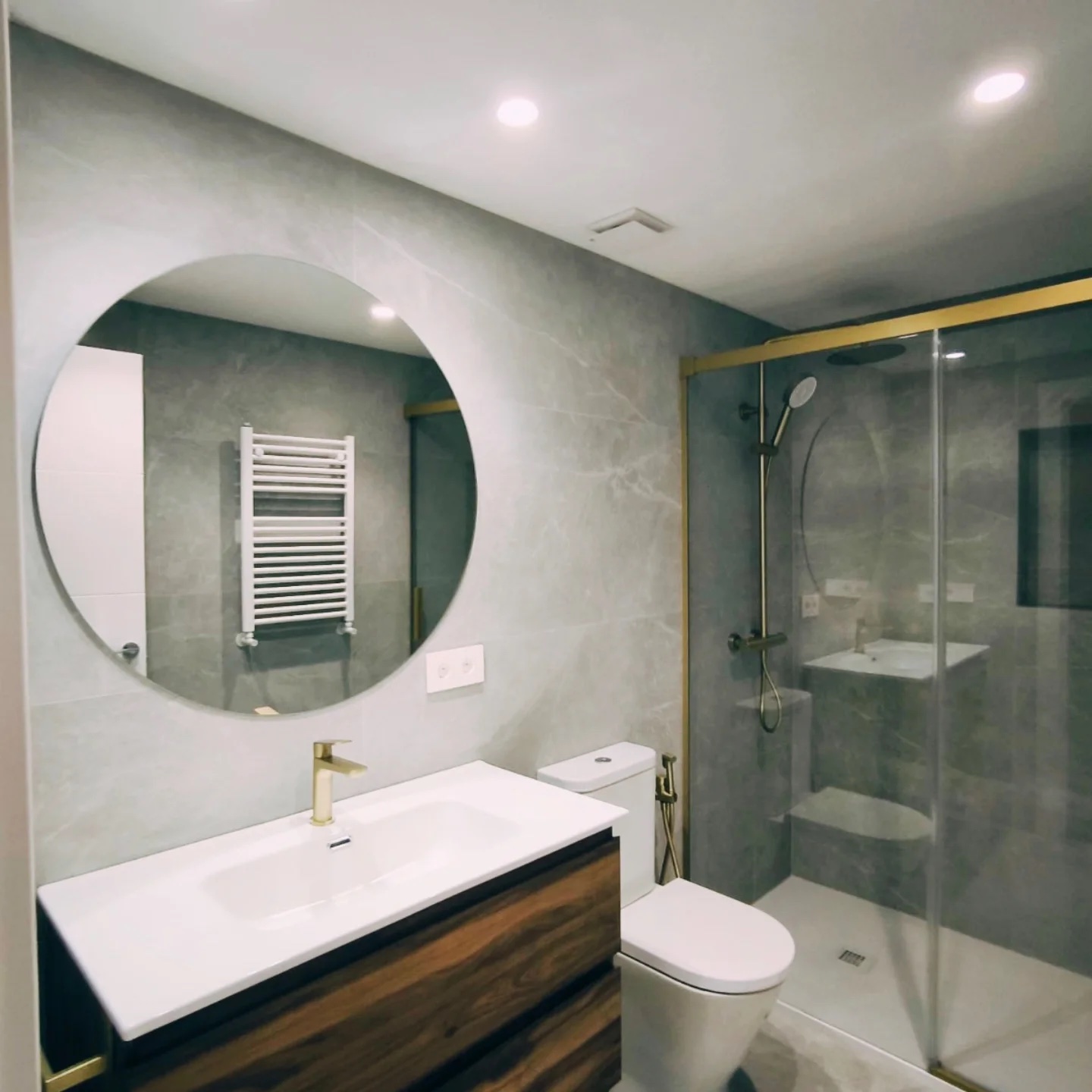 Dormitorio reformado con líneas contemporáneas Bilbao